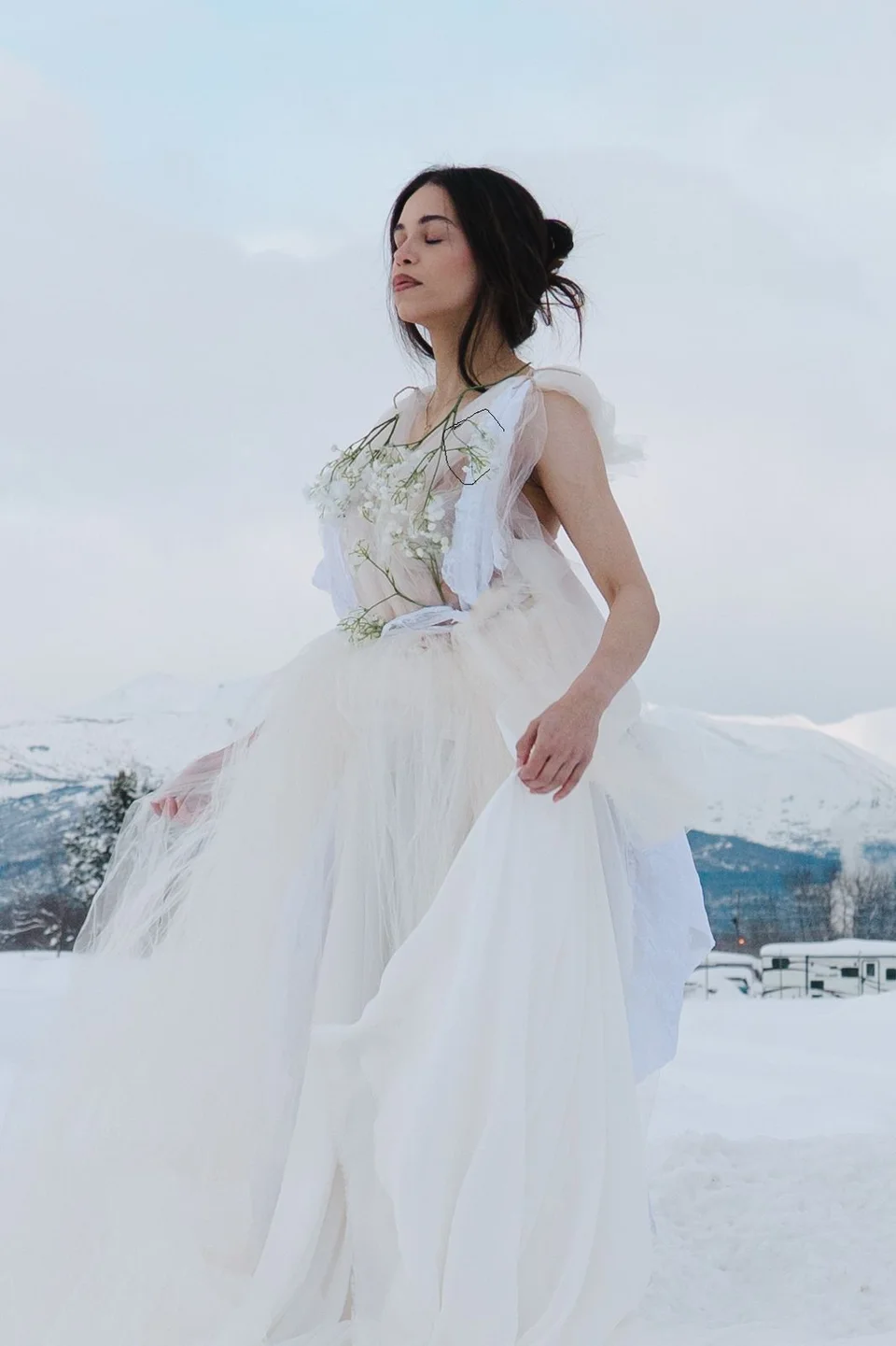 Maternity portrait in white with a mountain backdrop