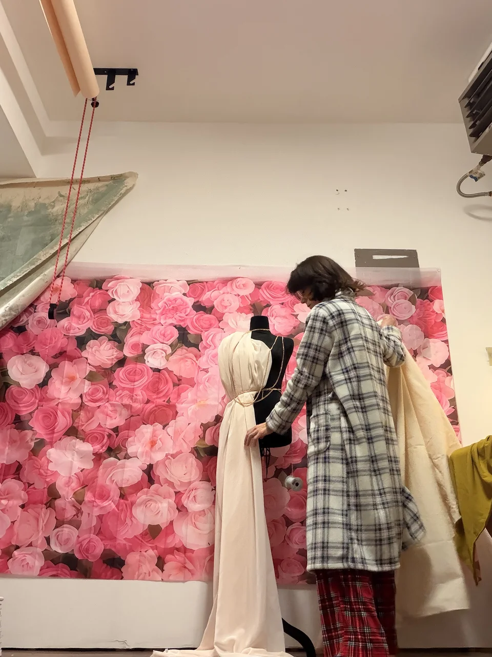 Lidi preparing a set with oversized pink flowers